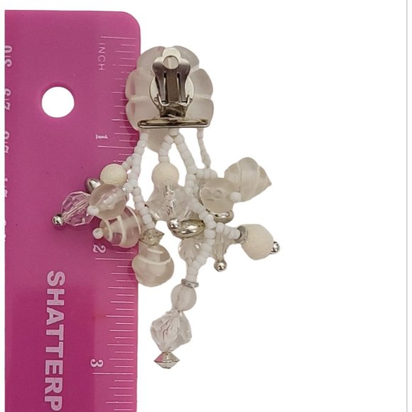 Clear Lucite Plastic White Glass Bead Dangle Clip-On Earrings K661 - Picture 4 of 5